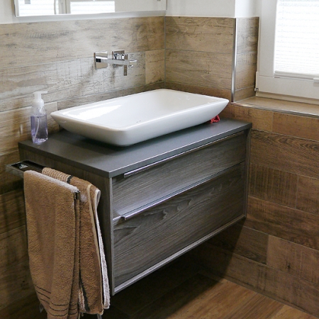 Bäder im Detail – „Fliesen in Holzoptik“ – Fliesen Middel