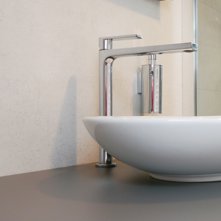 Bäder im Detail – „Fliesen in Holzoptik“ – Fliesen Middel